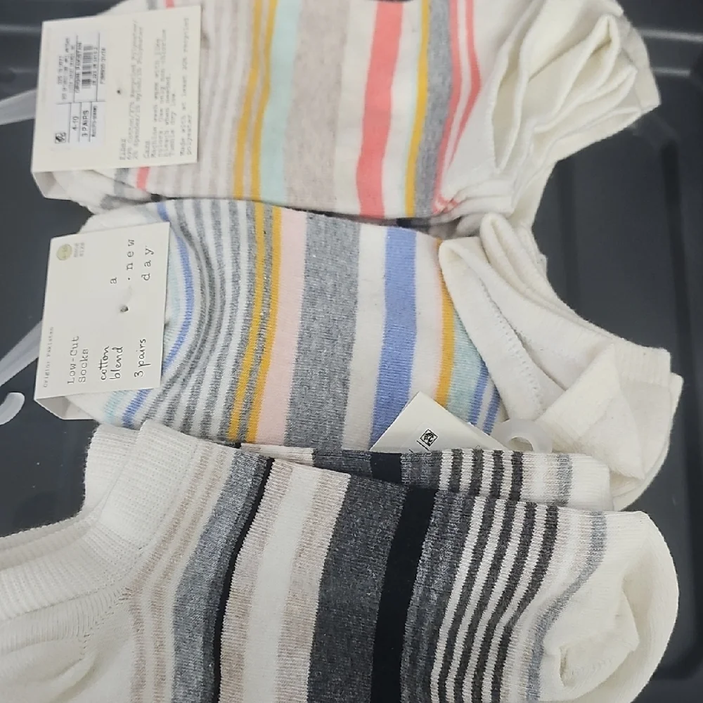 NWT By a new day,Striped Multi Colored Low Cut Socks 2 Sets Of 3 Fits Shoe 4-10 - Picture 1 of 4